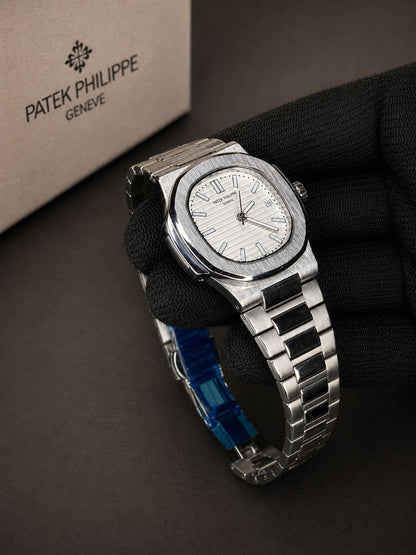 Patek Philippe Nautilus 5711/1A – Stainless Steel with Silver-White Ribbed Dial